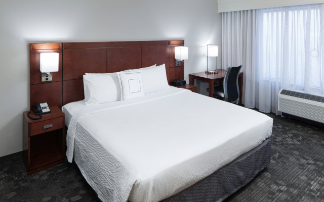 Courtyard by Marriott Alexandria Old Town/Southwest