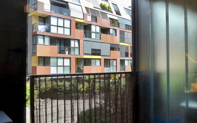 Sunny and Lively Apartment in City, Free Parking