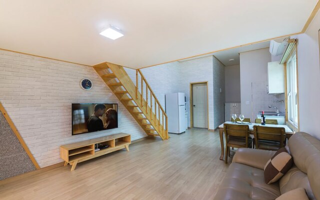 Yeosu Gold Light Pension