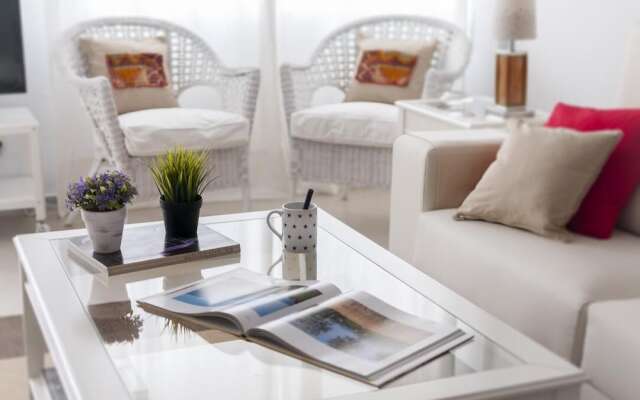 Bright & Beautiful 3 BD Apartment With Private Terrace - Magdalena Terrace