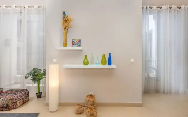 Sirene 1-BR Apt Pool & Gym in Gemmayze
