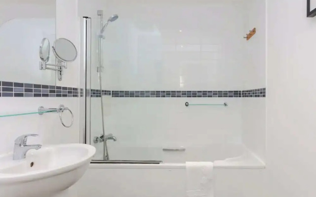 Bright & Airy 1 Bedroom Apartment in Trendy Peckham