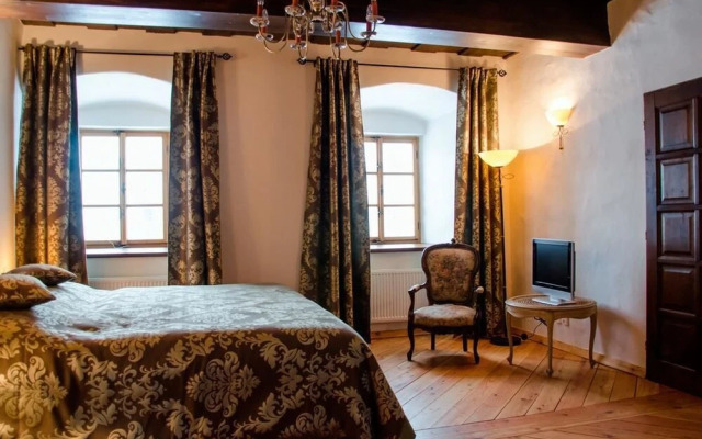 Chateau Goldenstein