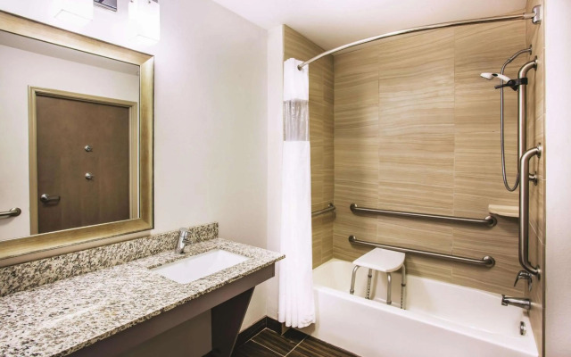 La Quinta Inn & Suites by Wyndham St. Paul-Woodbury