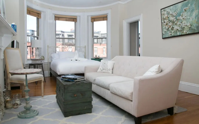 Pleasant Back Bay Suites by Sonder