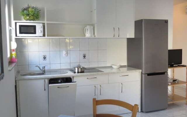 Seaside Apartment in Mandre