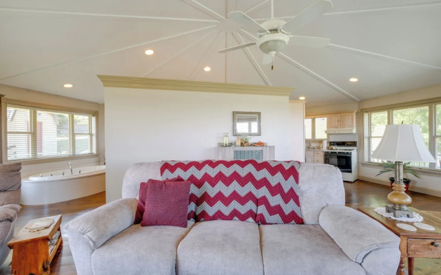 Millersburg Getaway w/ Amish Country Views!