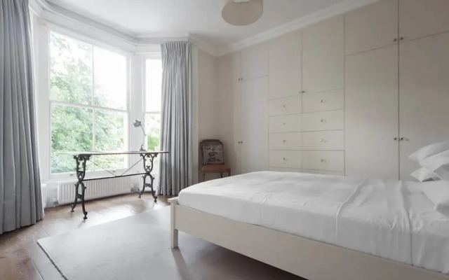 Cathcart Road IV by Onefinestay