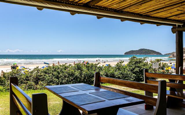 Studio vista mar pé na areia no Santinho STO2208