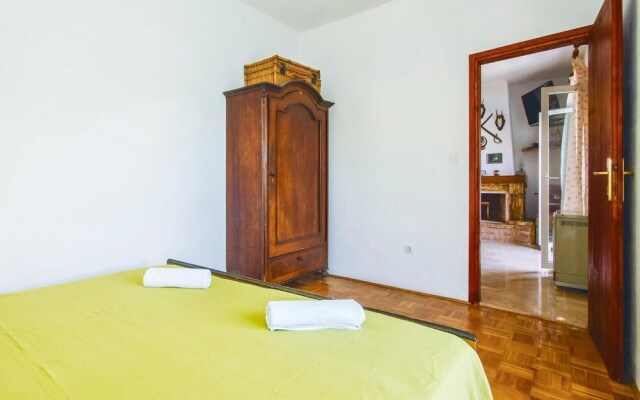 Beautiful Home in Pucisca With 3 Bedrooms and Wifi