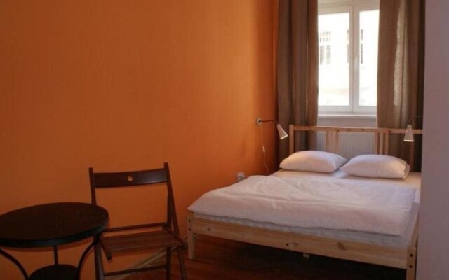 Pit Stop Hostel