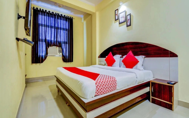 Oyo 22942 Hotel Opal