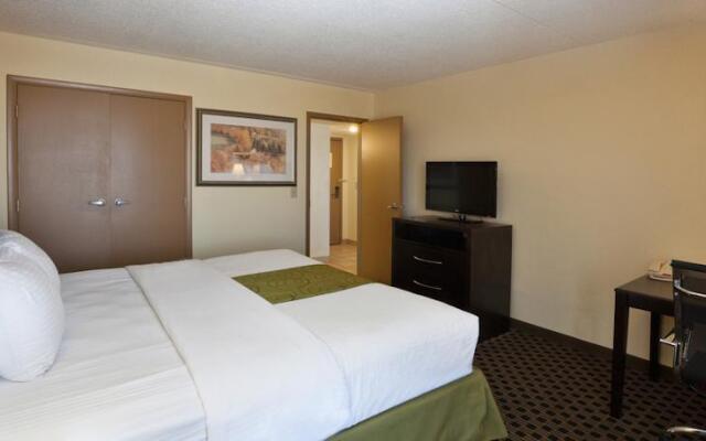 Holiday Inn Express Hotel & Suites Salina-I-70