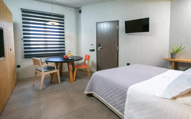 Marquise Suites - Adults Only