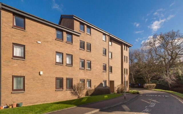 409 Cosy and Quiet 1 Bedroom Apartment in Canonmills With Parking