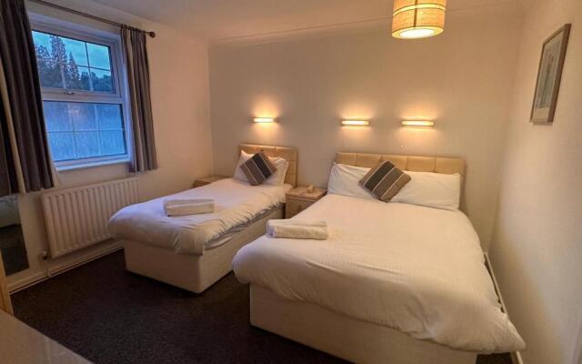 Pine Lodge Hotel & Restaurant Mansfield