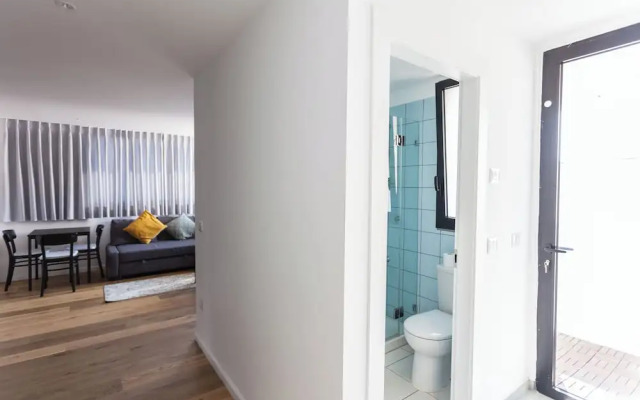 Rothschild Boulevard Prime location 1Bd