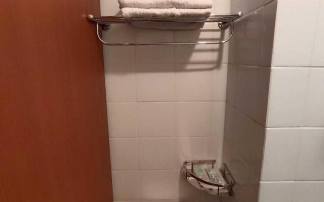 Golden Knight Suites | EcoHome Apartment – Bathroom – Tigaraksa