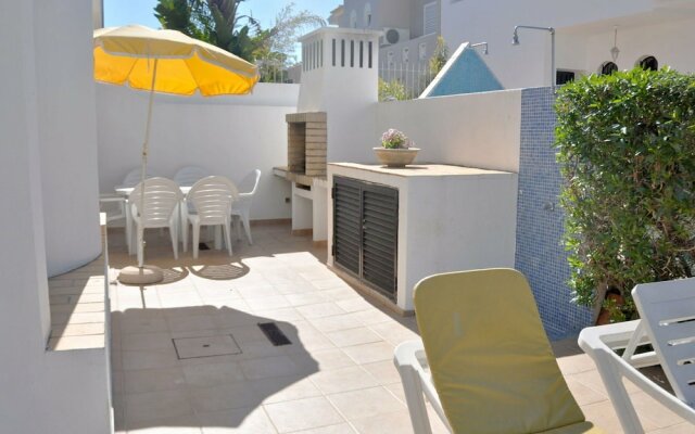 Comfortable Semi-detached in Vilamoura, 5 min From the Centre