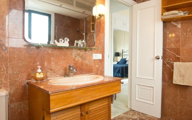 Beachfront Penthouse, Sea/mountain Views, 3 Balconies, Puerto Banus, Marbella
