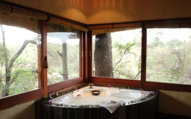 Royal Legend Safari Lodge