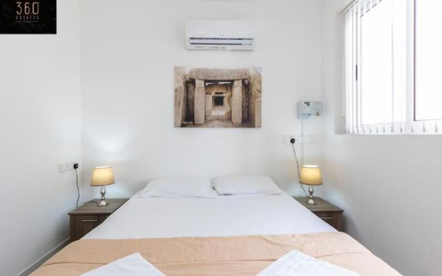 Comfy sofa, Super Penthouse with comfortable BED 360 Estates