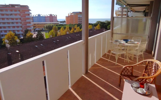 Cosy Apartment in Caorle With Balcony