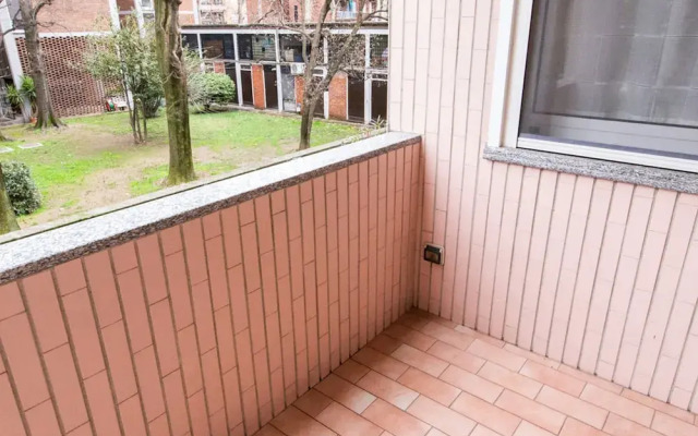 Pisani 4 in Monza With 1 Bathrooms