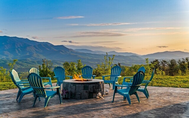 Breathtaking Views 10 Bedroom Cabin by Heavenly Views Resort