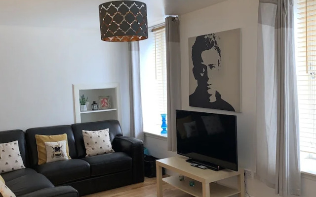 Charming 5-bed Apartment in Edinburgh