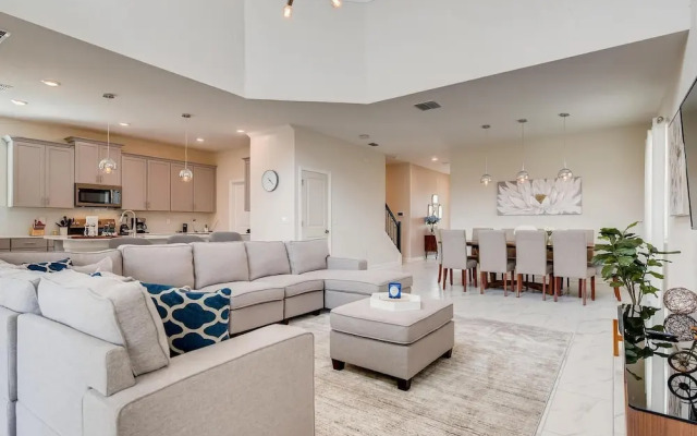 8923 CC - Fabulous 5BR Single Family: Sleeps 12 - Private Pool -