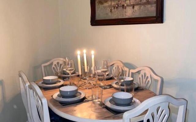 Harbour View & Beach 50m from doorstep!