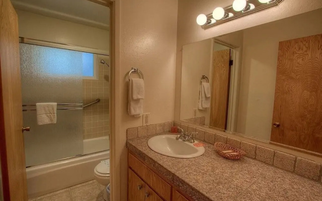 Foothill Folly 4 Bedroom Home by RedAwning