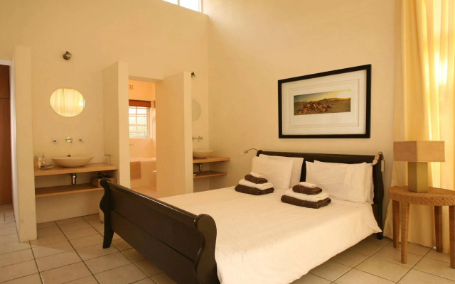 Art Gallery Guest House - Thandekayo