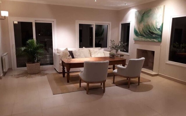 Acogedora Casa En Exclusivo Barrio