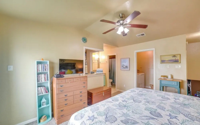 Bay View, Pool Access: Romantic Galveston Retreat!