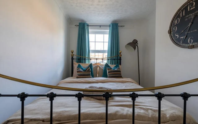 Captivating 4-bed House in Dartford