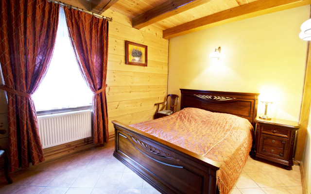 Hotel Dworek Wapionka