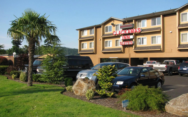 Clackamas Inn & Suites