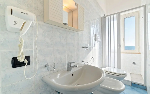 Quaint Apartment in Policastro Bussentino near Sea