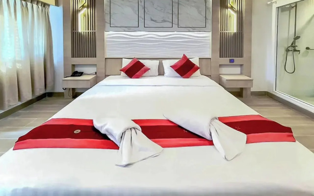 Ruean Phae Royal Park Hotel