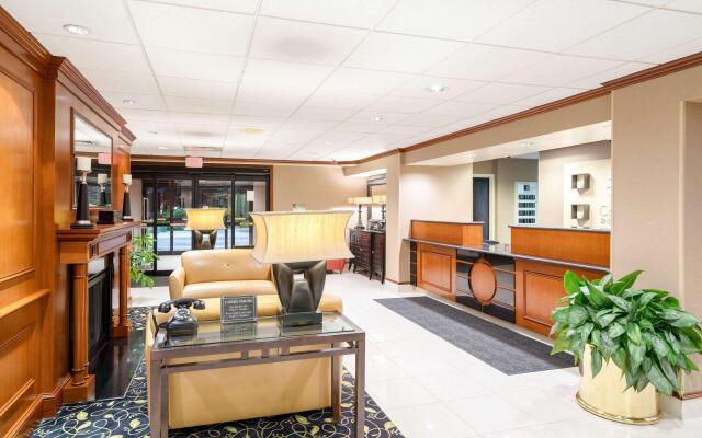 Comfort Inn & Suites Newark - Wilmington