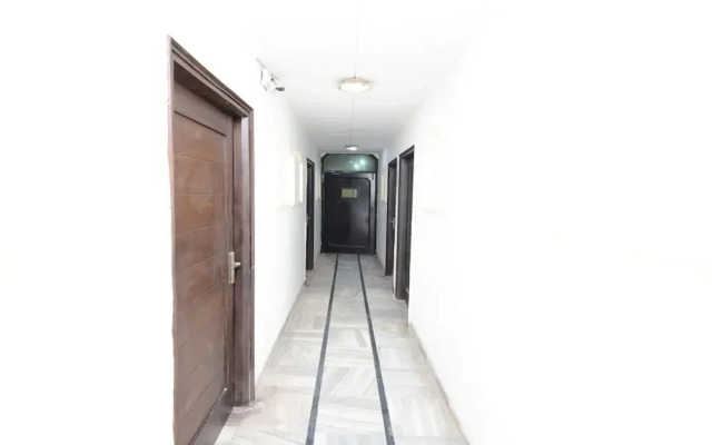 Hotel Ra Flora by OYO Rooms