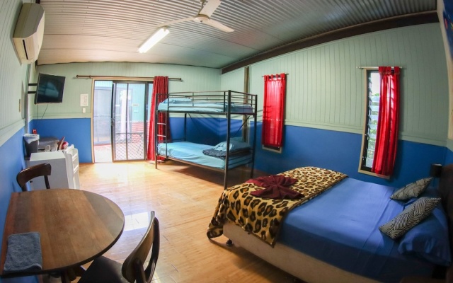 Batchelor Butterfly Farm – Guest Rooms – Batchelor