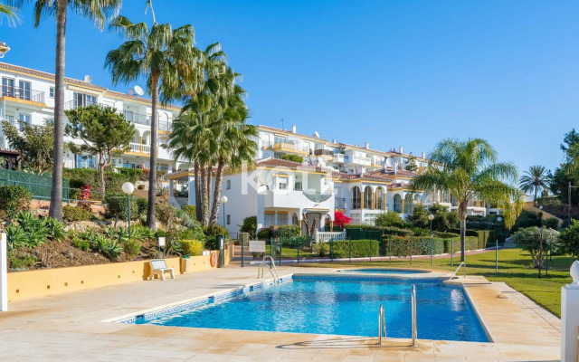 Lovely Loft with swimming pool and sea views Koti Rentals