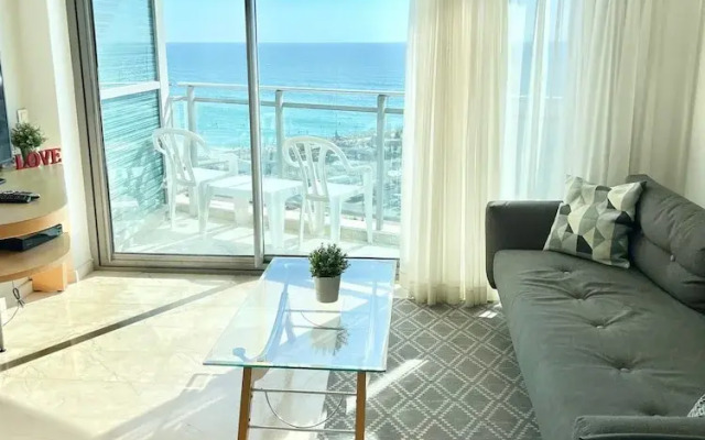 Amazing studio - with Balcony
