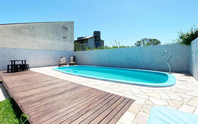 Maravilhoso sobrado com piscina e cascata