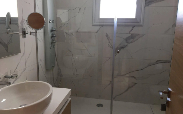 Vrachia Beach Hotel & Suites - Adults only