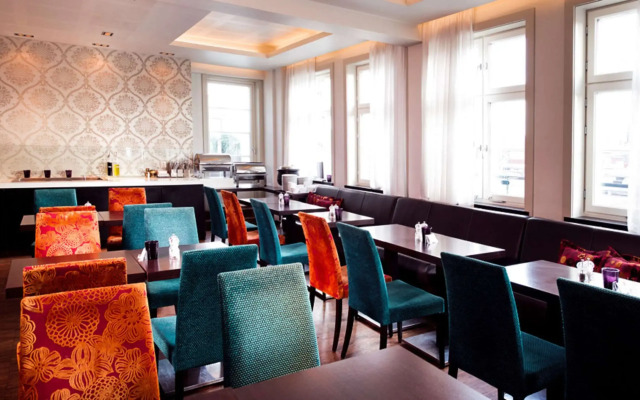 Home Hotel Folketeateret