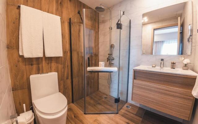 Fully Serviced Apartment at Regatta Living - 3B